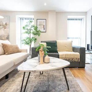 https://apt-centenary-house-stunning-leed-city-centre.yorkshirehotels.net